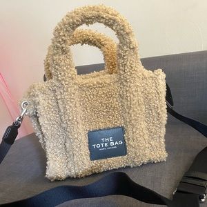 Marc jacobs the tote bag in tan sherpa